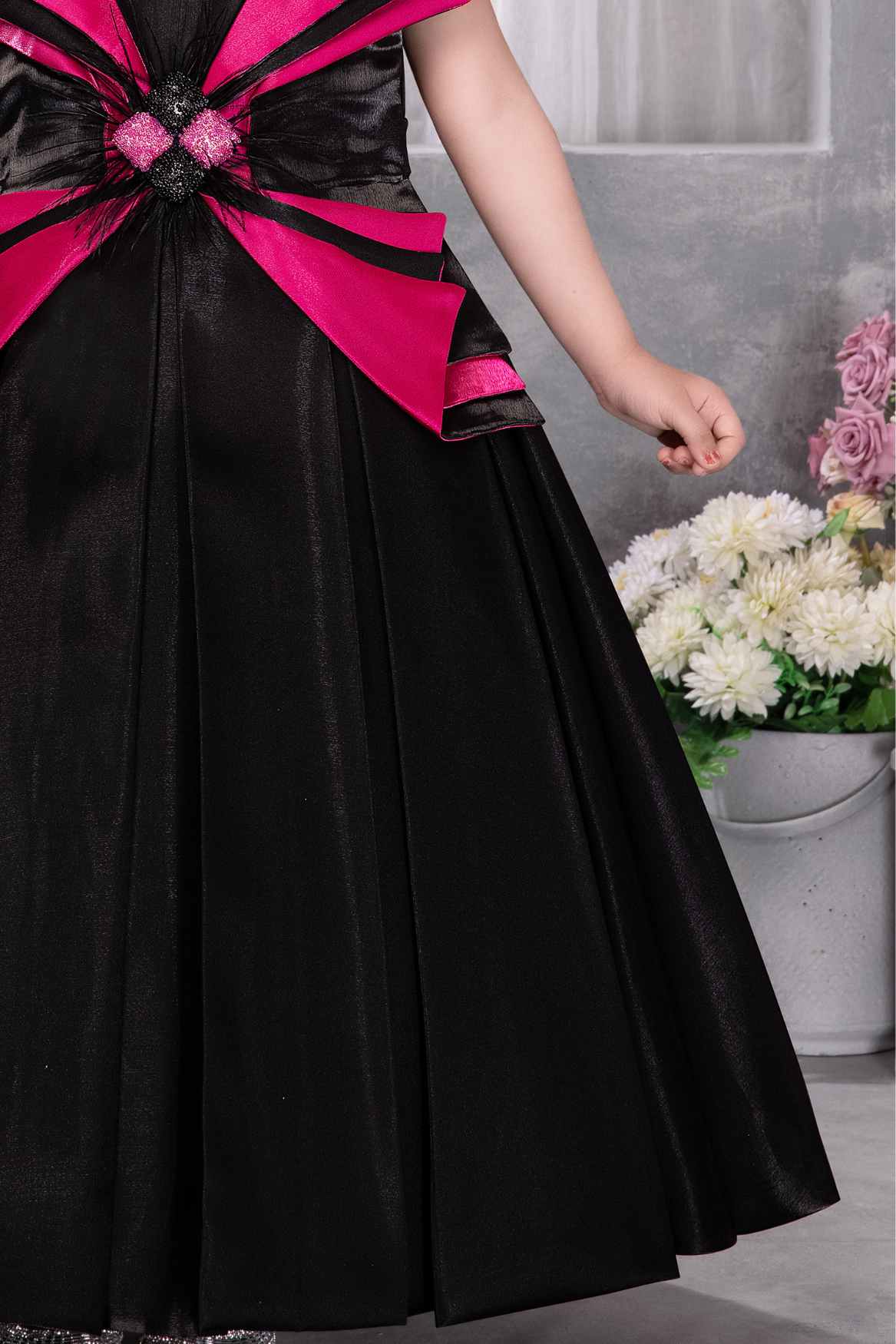 Black Sleeveless With Bow Embellished Gown For Girls