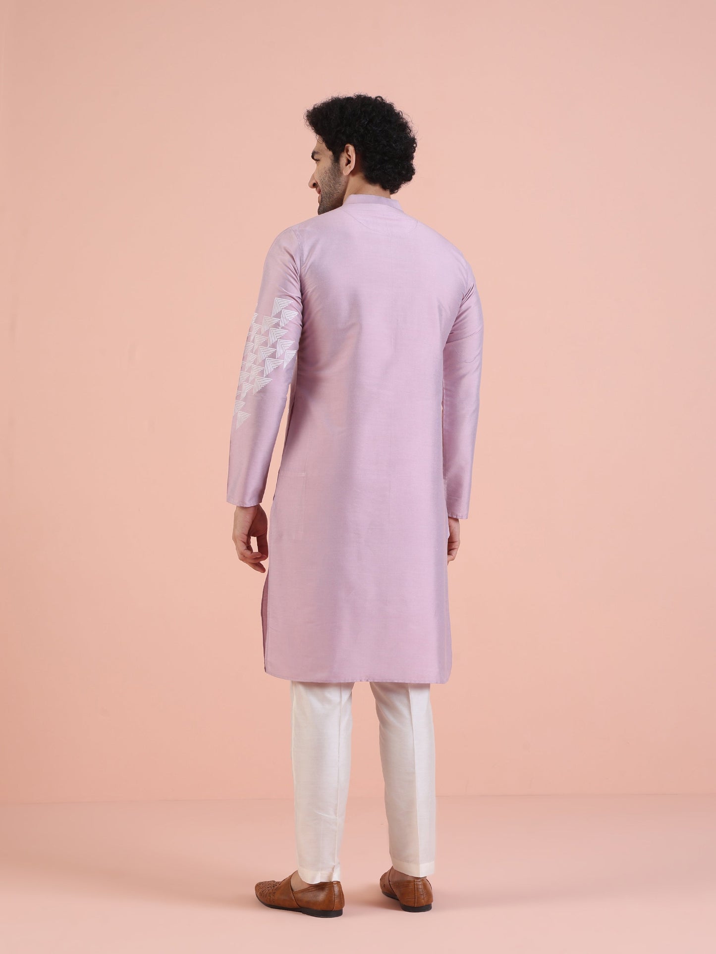 Men Onion pink Printed Kurta with Geometric