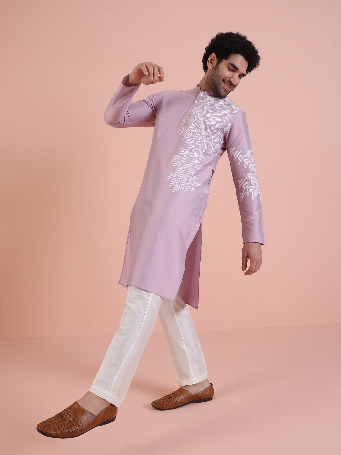 Men Onion pink Printed Kurta with Geometric