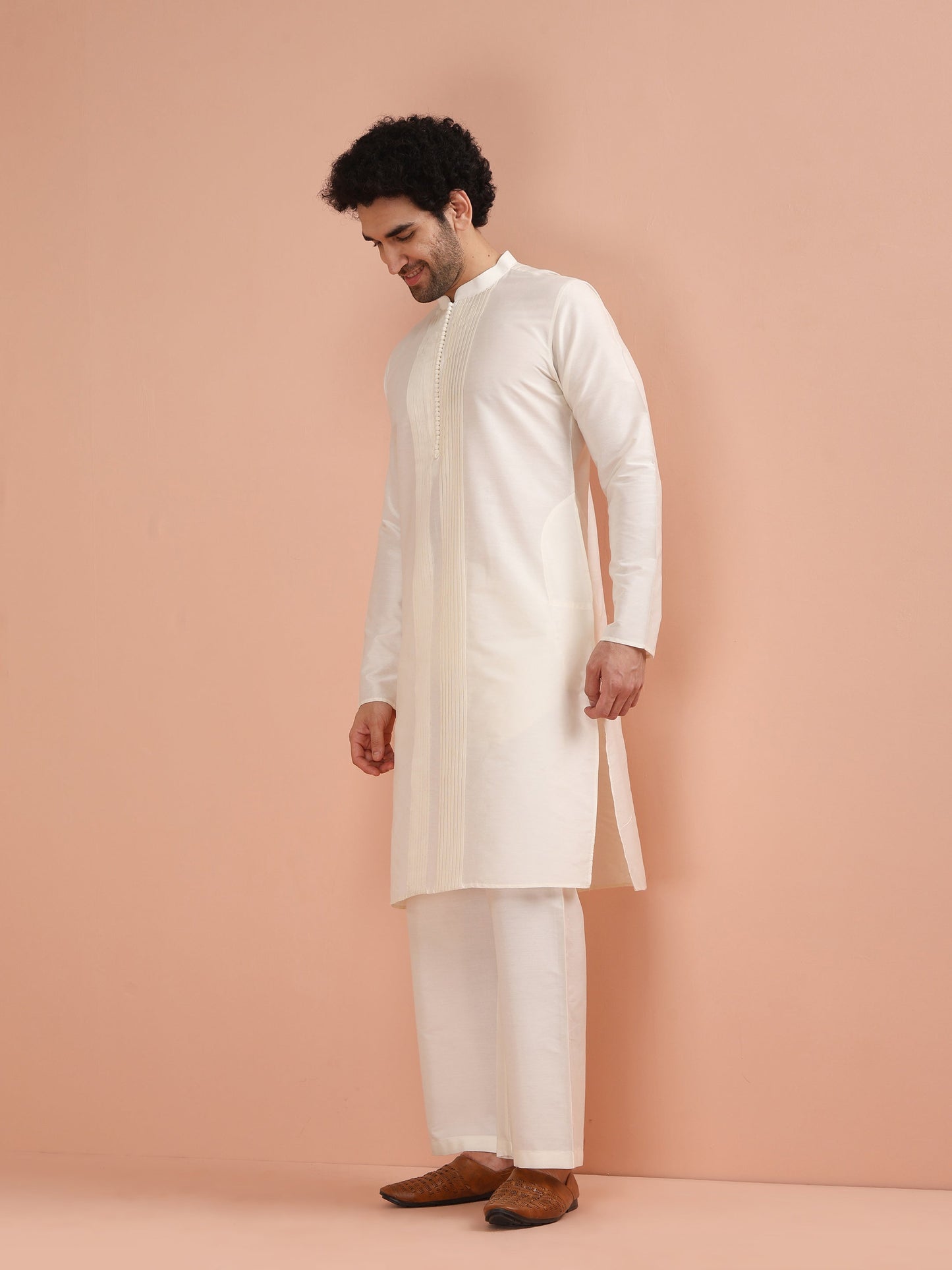 Men Off White Pleated Kurta with Pleated