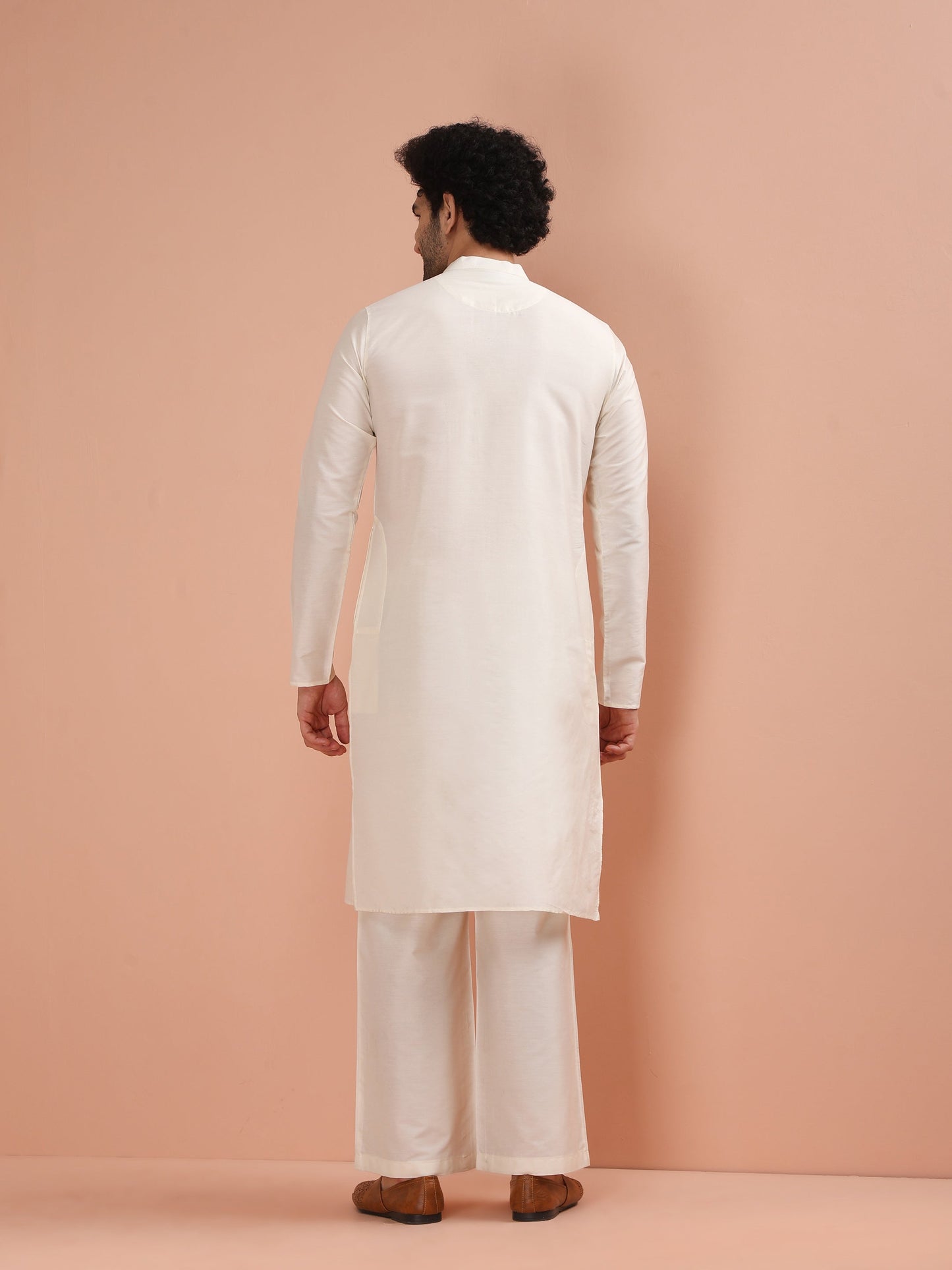 Men Off White Pleated Kurta with Pleated