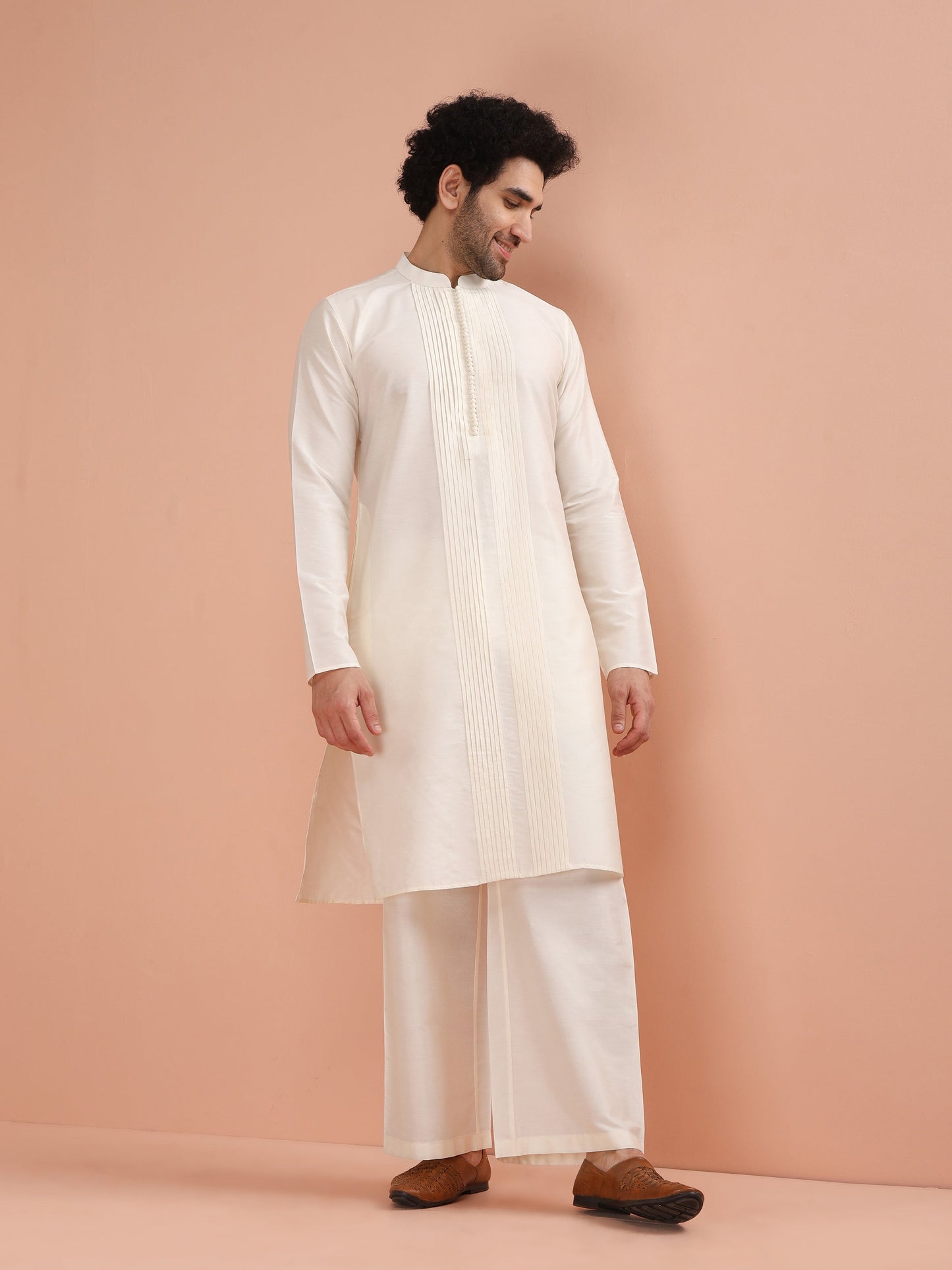 Men Off White Pleated Kurta with Pleated