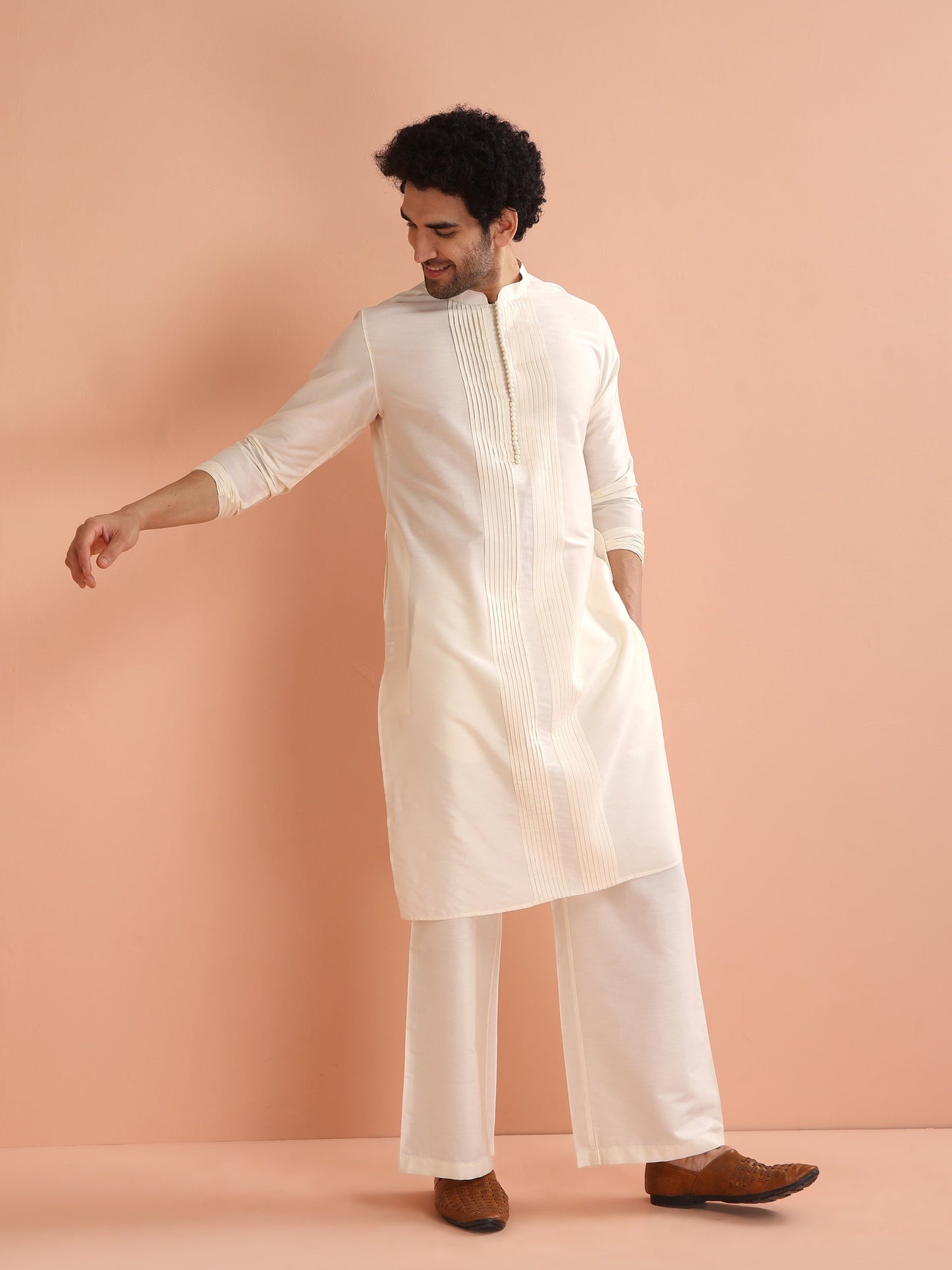 Men Off White Pleated Kurta with Pleated