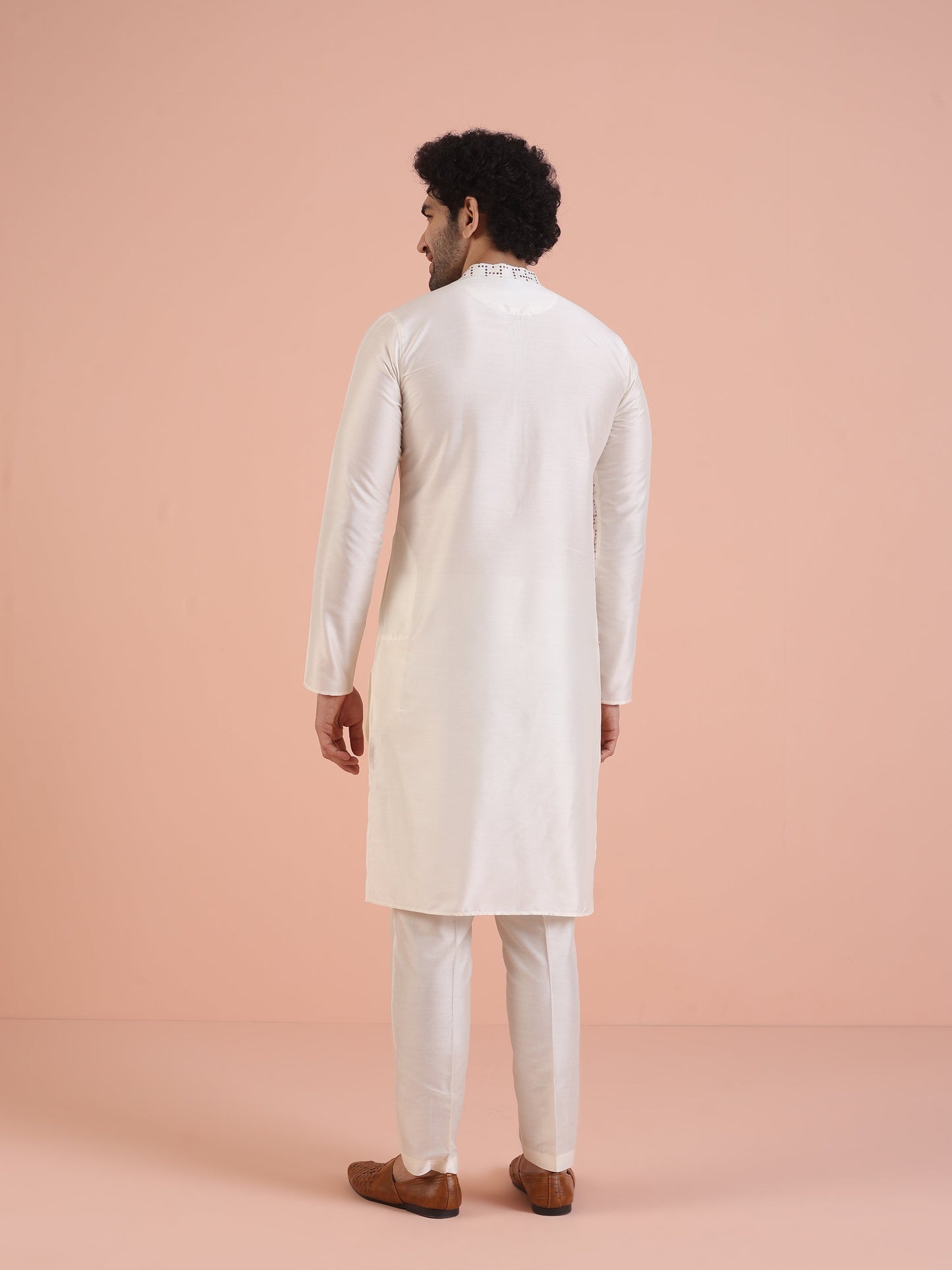 Men Off White Printed Kurta with Geometric