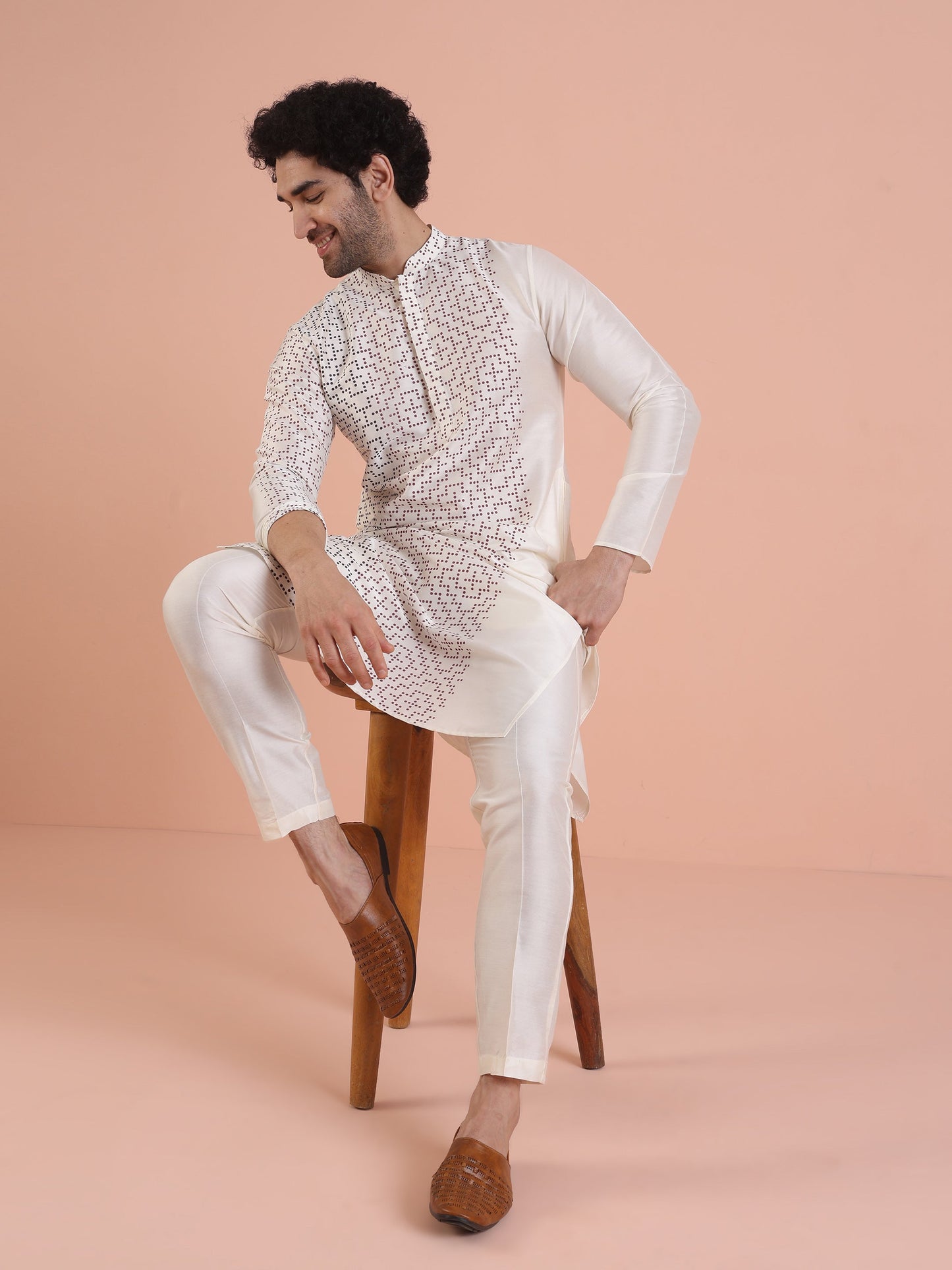 Men Off White Printed Kurta with Geometric