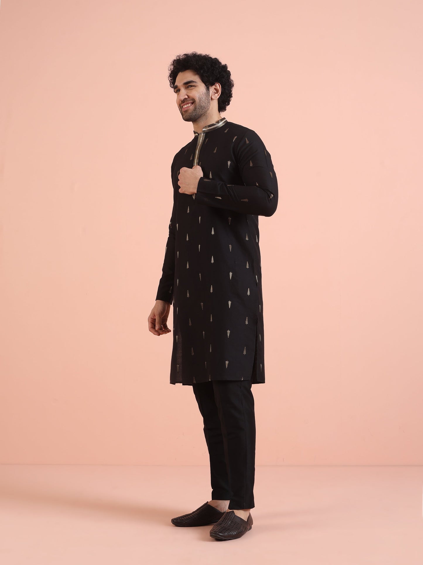 Men Black Jacquard Kurta with Ethnic Motifs