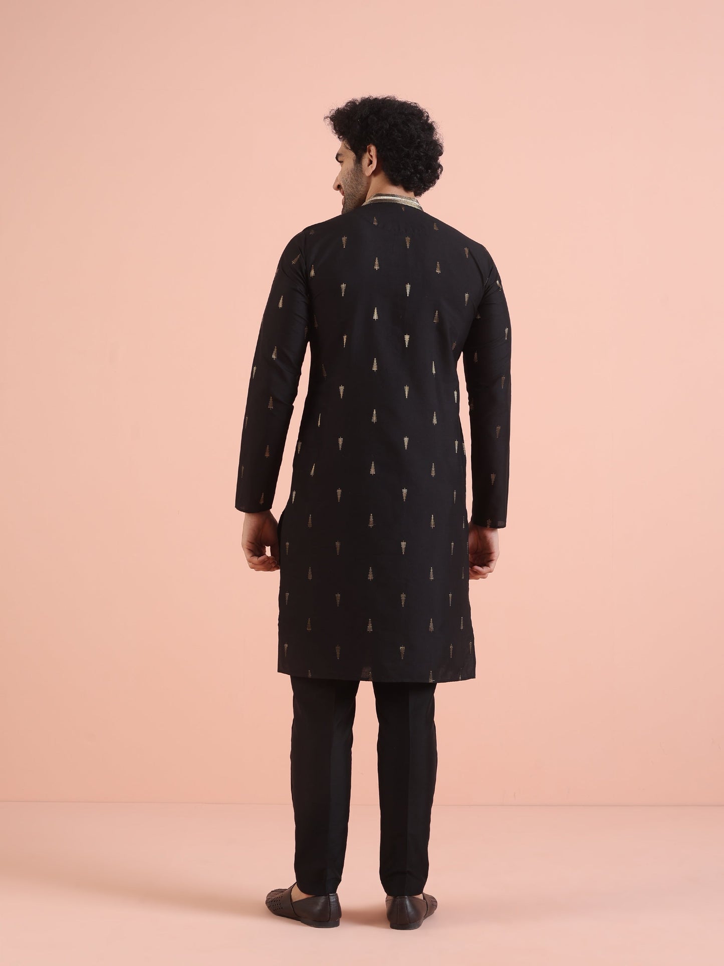 Men Black Jacquard Kurta with Ethnic Motifs