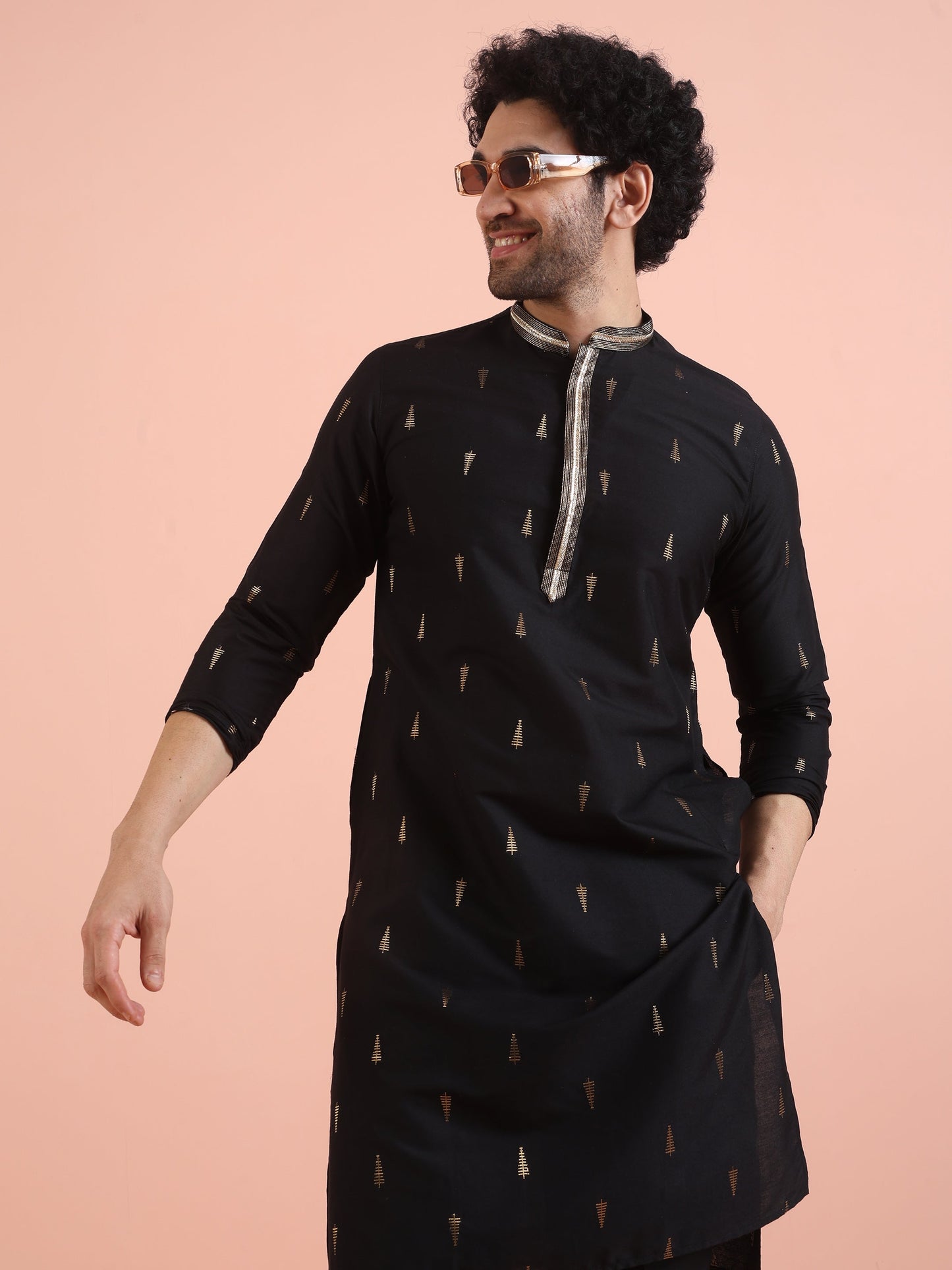 Men Black Jacquard Kurta with Ethnic Motifs