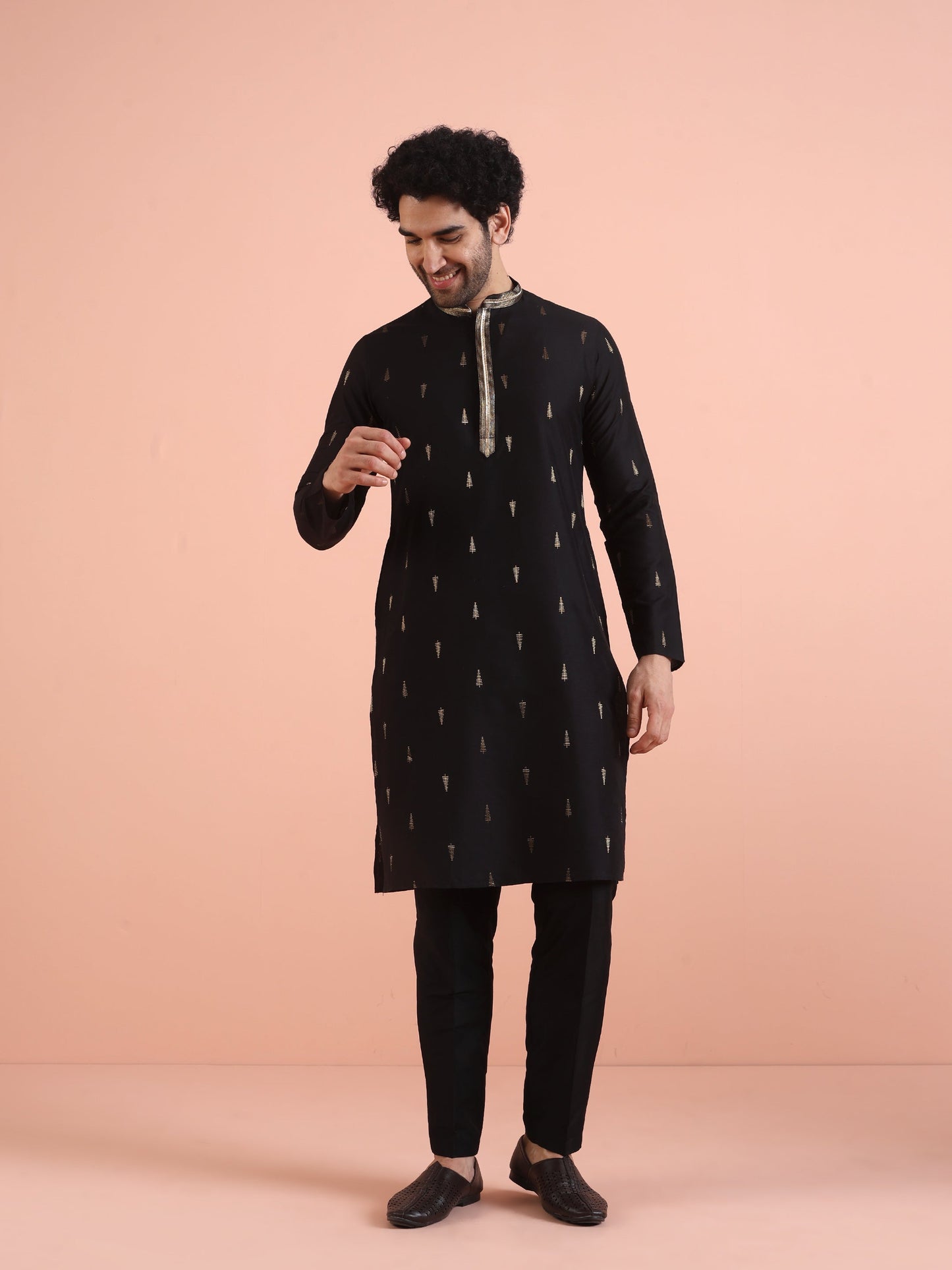 Men Black Jacquard Kurta with Ethnic Motifs