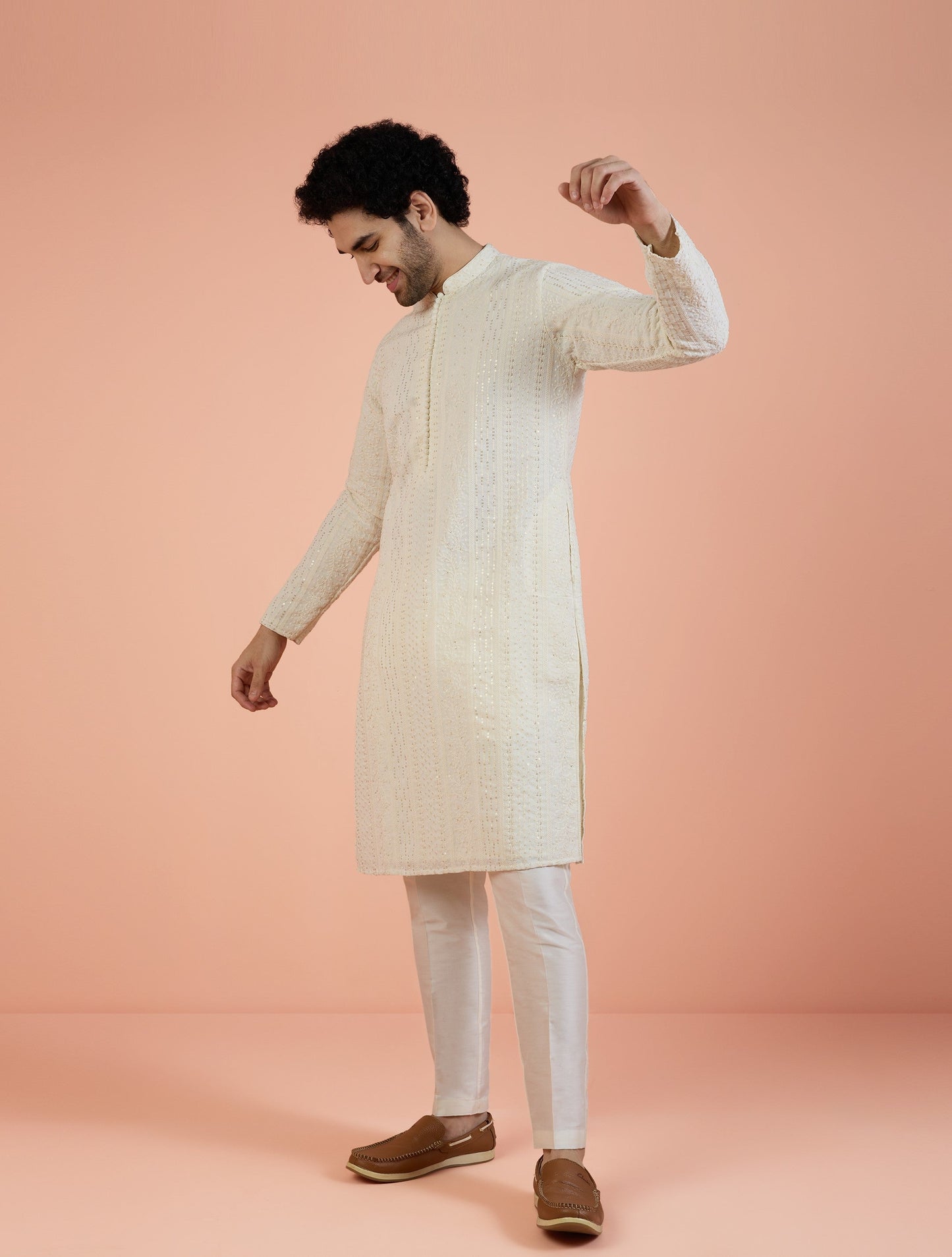 Men Off White Embroidered Kurta with Ethnic Motifs