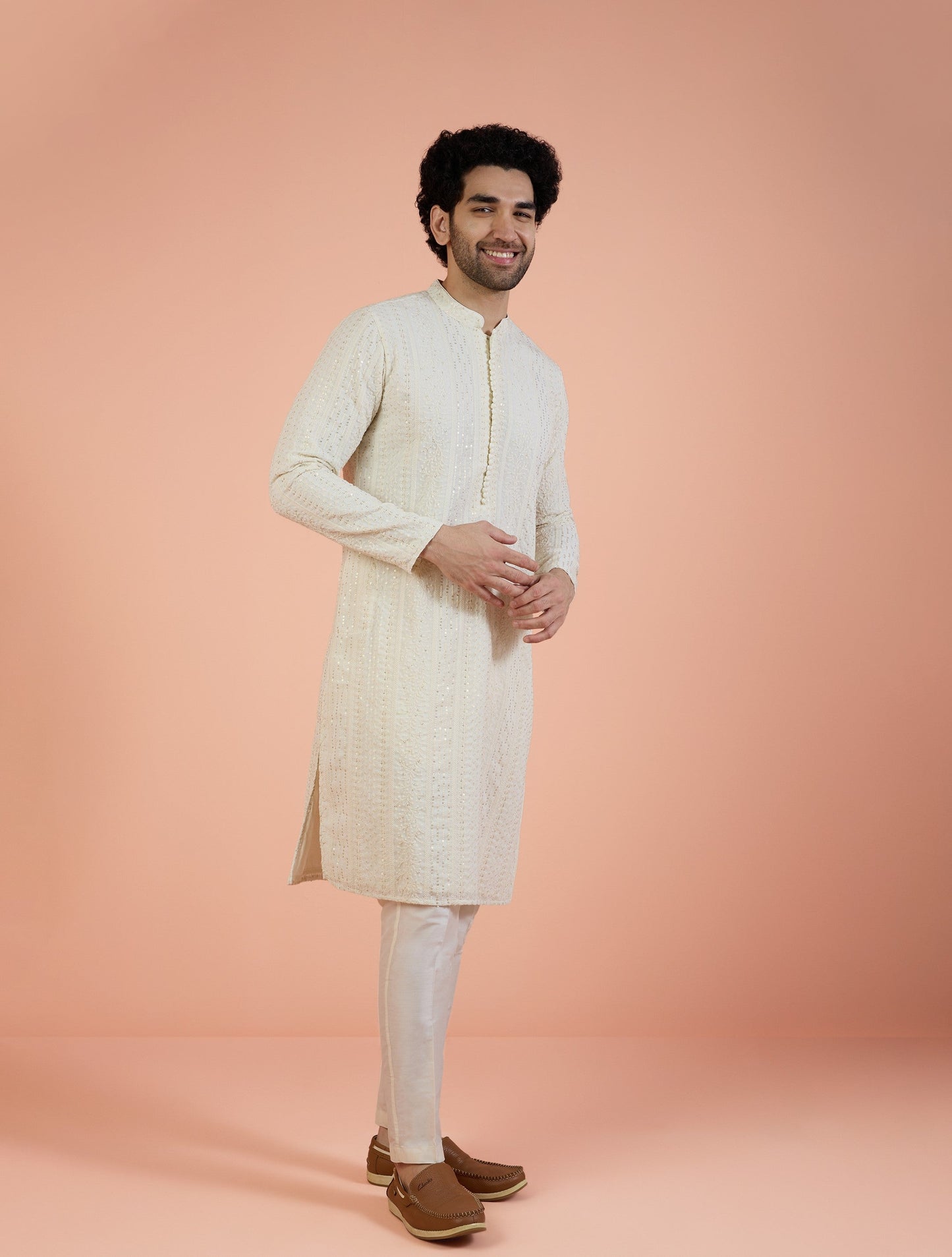 Men Off White Embroidered Kurta with Ethnic Motifs